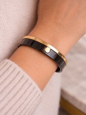 Marc by Marc Jacobs Black and Gold Enamel Hinged Bangle Bracelet NWT